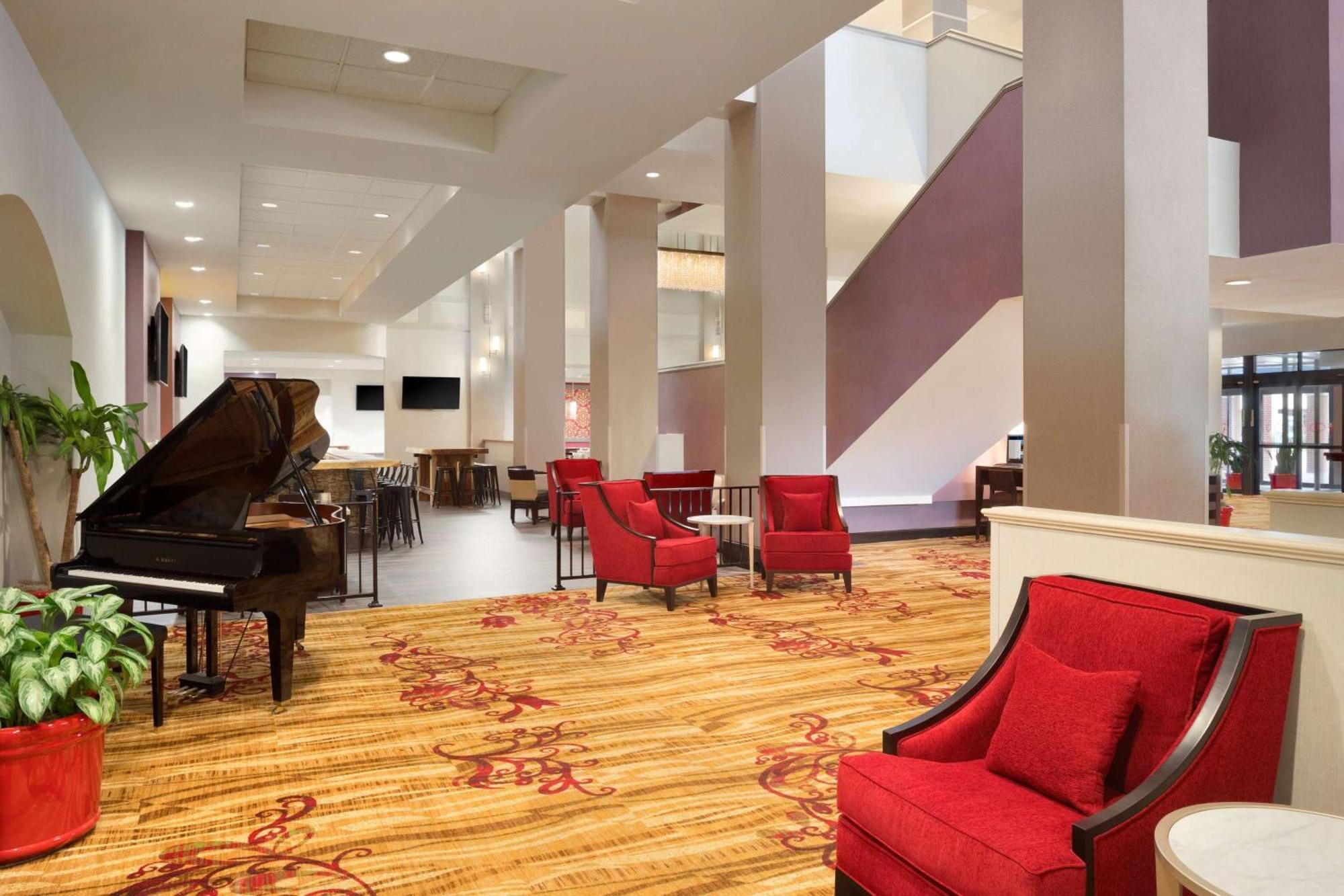 Hilton Fort Wayne At The Grand Wayne Convention Center (Adults Only) Exterior photo