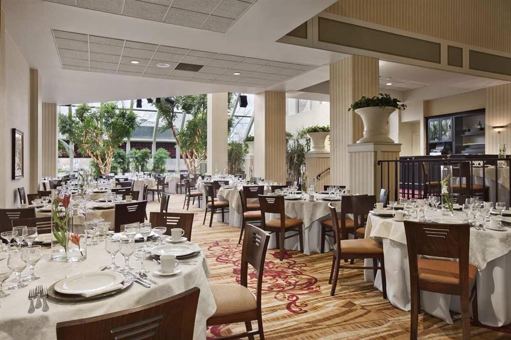 Hilton Fort Wayne At The Grand Wayne Convention Center (Adults Only) Restaurant photo