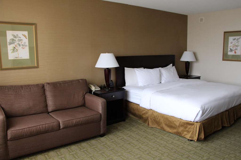 Hilton Fort Wayne At The Grand Wayne Convention Center (Adults Only) Room photo